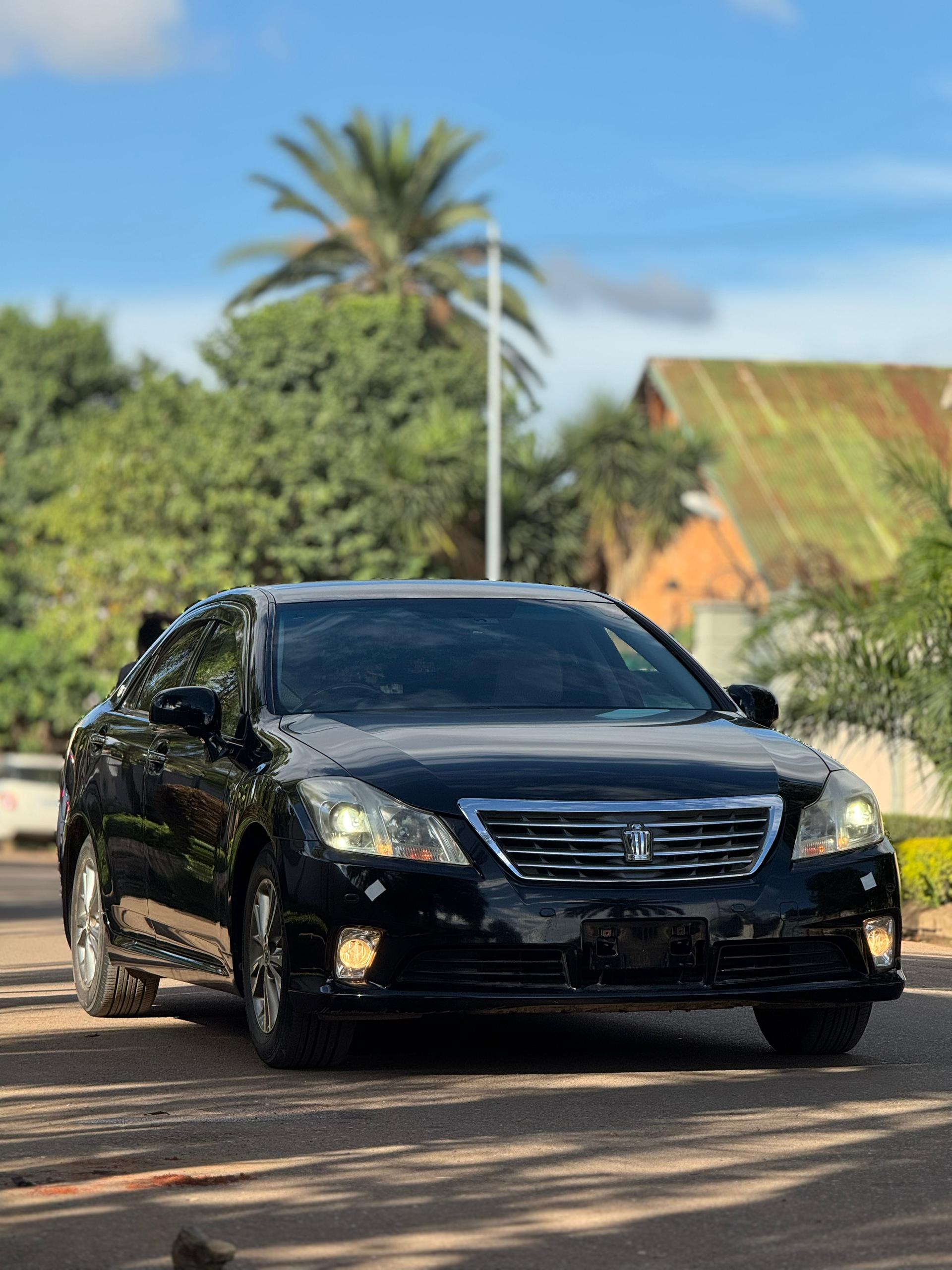 Toyota Crown Royal Saloon - Berline de luxe - Image 2
