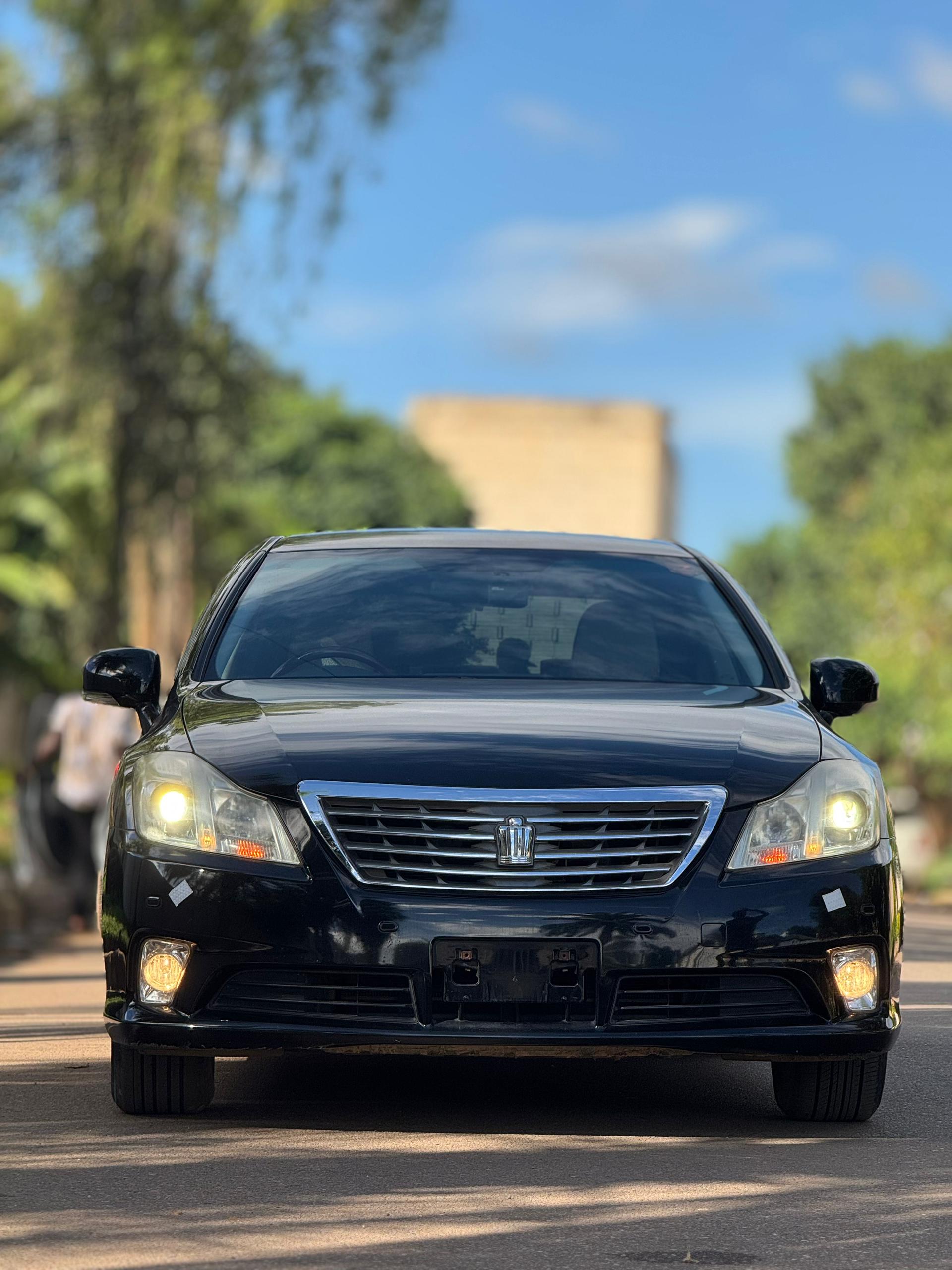 Toyota Crown Royal Saloon - Berline de luxe - Image 3
