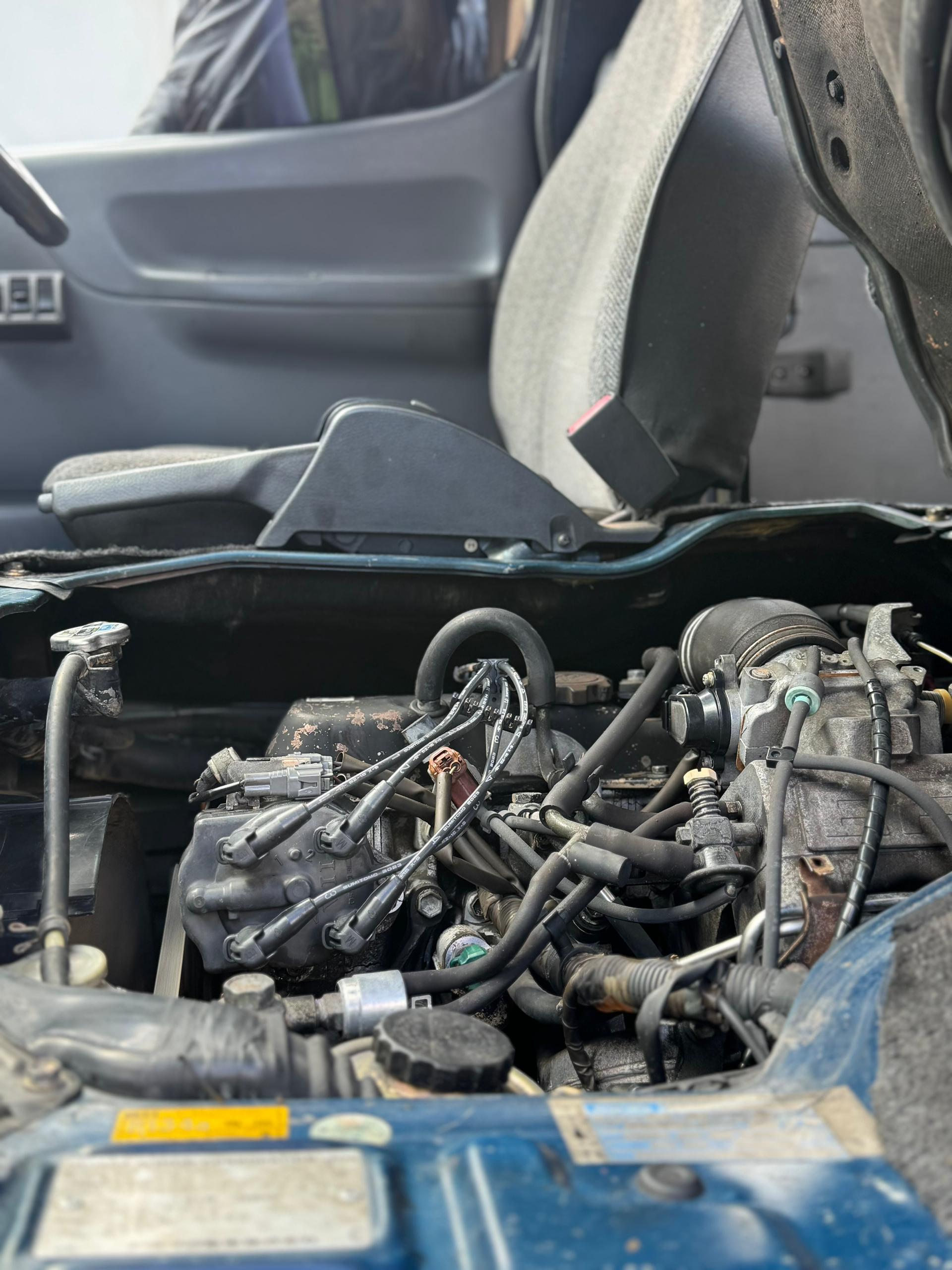 Toyota Land Cruiser TX Surf - SUV bordeaux - Image 3