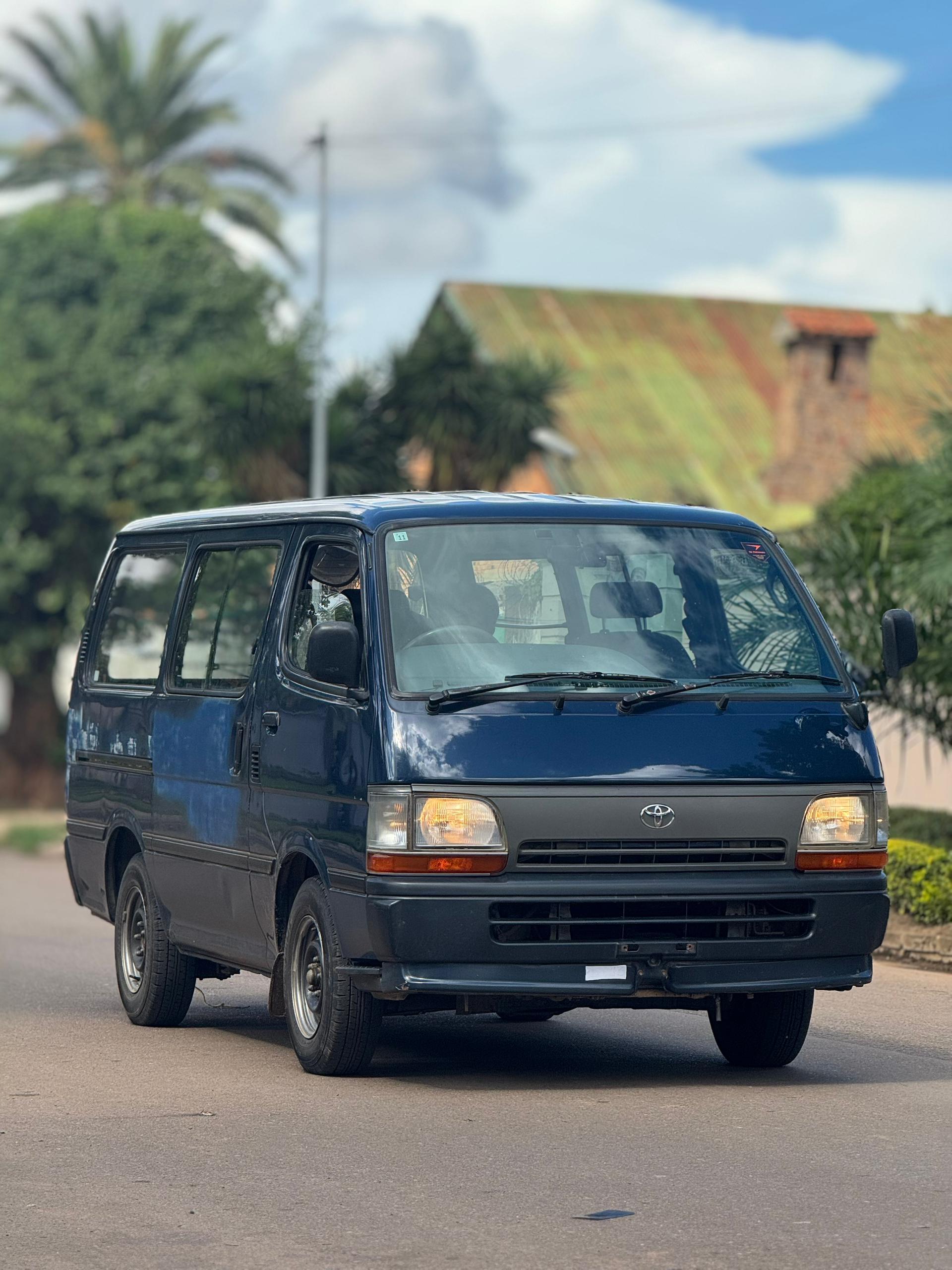 Toyota HiAce Van - Minibus 12 places