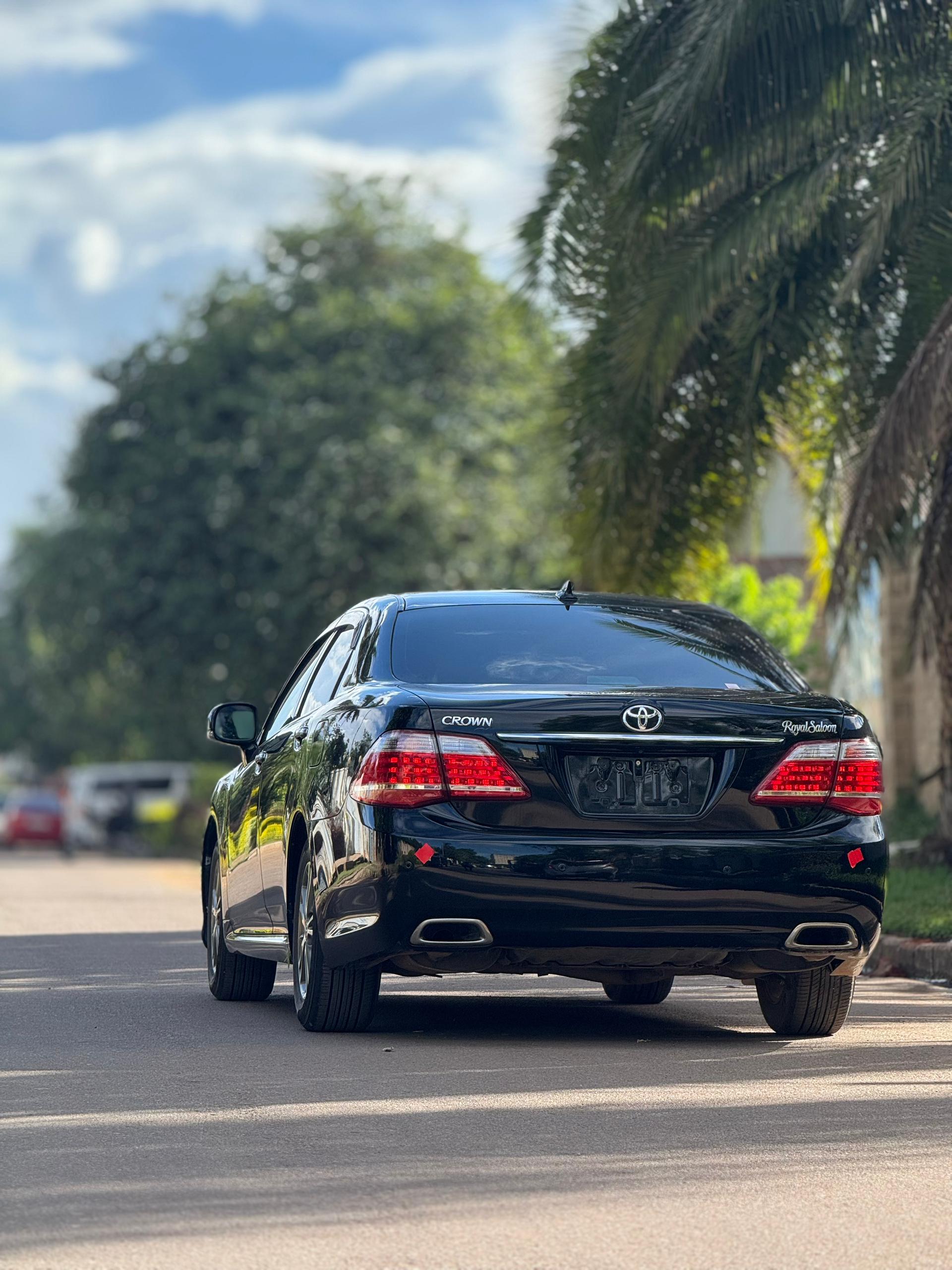 Toyota Crown Royal Saloon - Berline de luxe